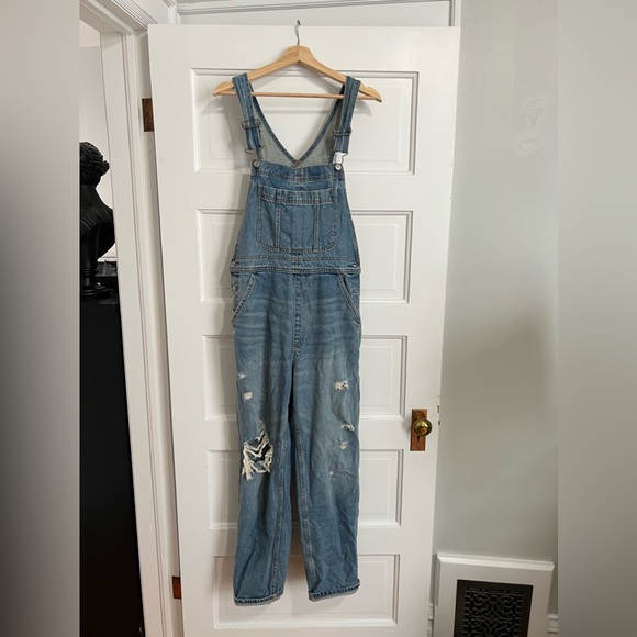 Abercrombie and Fitch ripped overalls - Picture 3 of 9